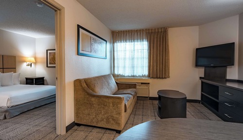 Suite, 1 Queen Bed, Accessible (Mobility Tub One Bedroom)
