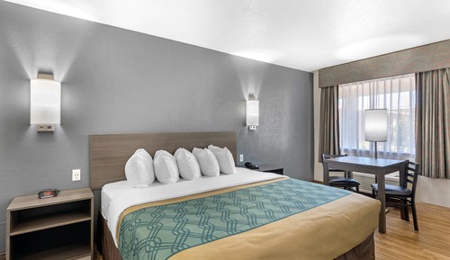Room, 1 King Bed, Non Smoking