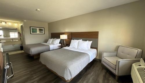 Queen Room with Two Queen Beds - Non-Smoking