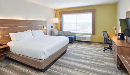 King Suite - Mobility Accessible with Tub