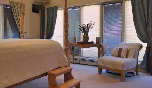 Queen Suite with Balcony