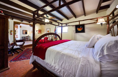 Alamedan Valley Bed & Breakfast | Loba Luna Bed & Breakfast