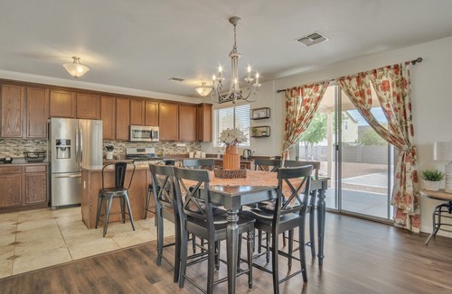 Drexel Heights House | Magnificent Whole House At Tucson Mtn Village Sleeps 8 4 Bedroom Home by Redawning