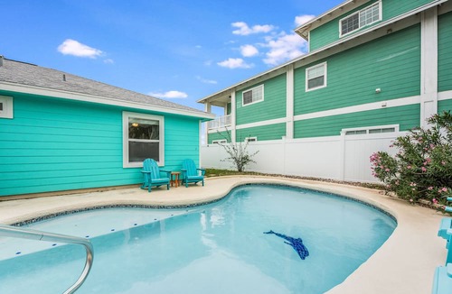 Safe Harbor House | Diving Dolphin by Silver Sands Vacation Rentals