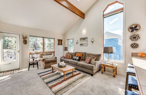 Cloudcroft Apartment | Bright Townhome - 1 Mile to Downtown Cloudcroft