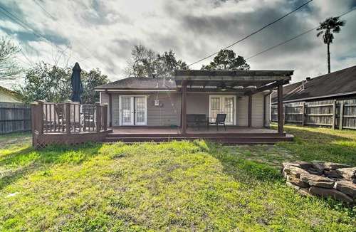 Villa West Cottage | Bright College Station Abode: 3 Mi to Kyle Field