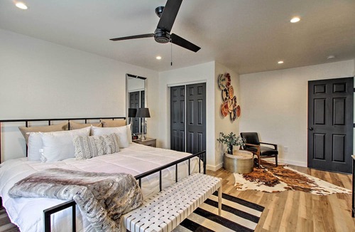 North Valley Cottage | Luxury Albuquerque Home w/Pool, Deck, + Hot Tub!