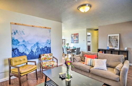 Montgomery Park Cottage | Vibrant ABQ Adobe Den: Mtn Views, Walk to Park!