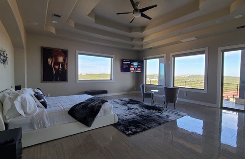 Cielo Vista House | Luxurious mansion with 7 spacious master suites and gorgeous views