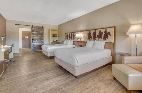 Bandera Hotel | Best Western Bandera Suites & Saloon