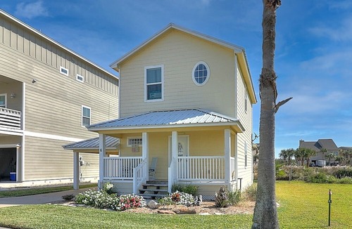 Bella Vista House | Buttercup 6bv 2 Bedroom Home by Redawning