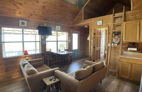 Fredericksburg Cabin | Walnut Canyon Cabins