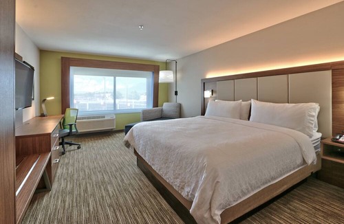 Northeast Heights Hotel | Holiday Inn Express & Suites Albuquerque East by IHG