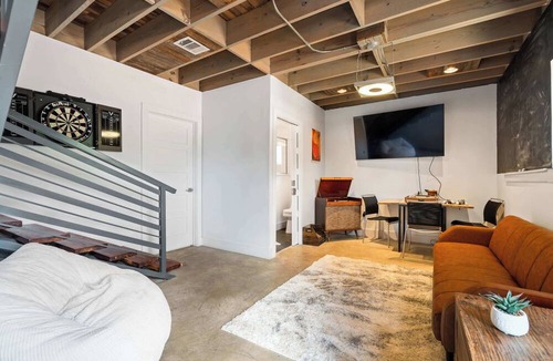 Dripping Springs Cottage | Luxury 7BR Hill Country Gem With Barndominium