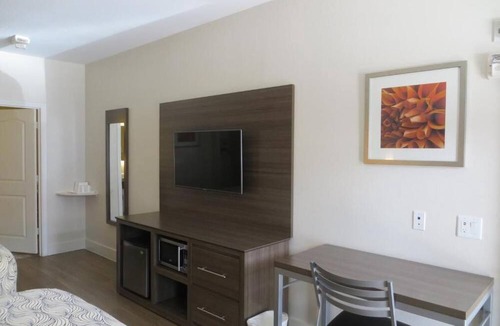 Greater East End Hotel | Palace Inn Gulfgate