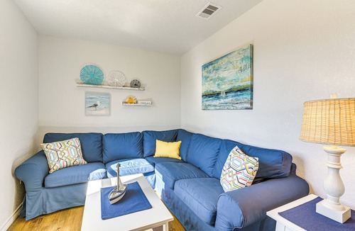 Surfside Beach Cottage | 1 Block to Surfside Beach: Home w/Gulf Views!
