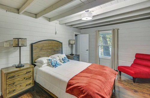 Streetman Cottage | Game Room, Trails! 30-acre Lakefront Streetman Gem
