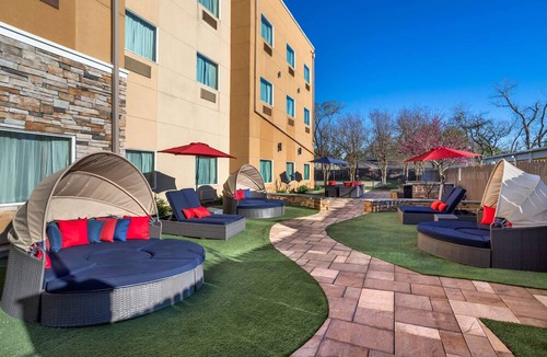 Lake Jackson Hotel | Best Western Plus Lake Jackson Inn & Suites