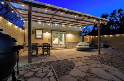 Wimberley House | Romantic Luxury Retreat-hot/cold pool & sauna