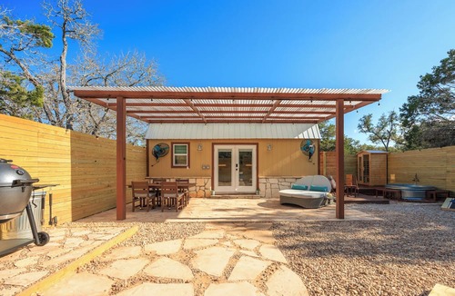 Wimberley House | Romantic Luxury Retreat-hot/cold pool & sauna