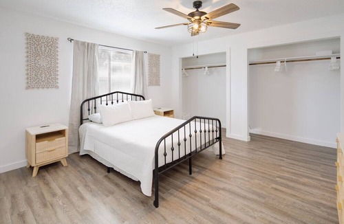 Bryan House | The Carr Corner-3 bedroom house in Bryan. Mid term & Long term rentals welcome