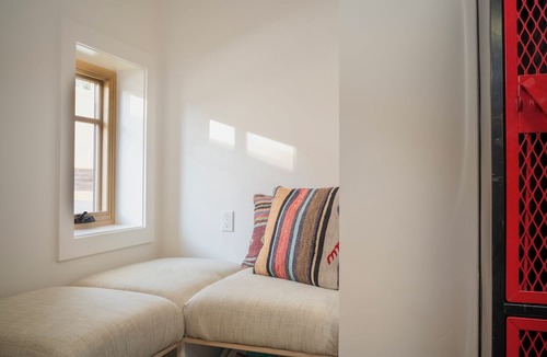 Lewis Hostel | Dolores Bike Hostel