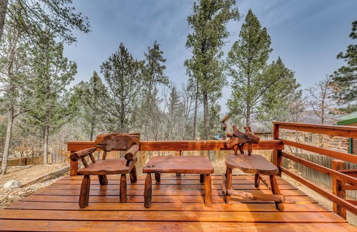 Ruidoso Cottage | Ruidoso Cabin w/Deck ~ 1 Mi to Midtown!