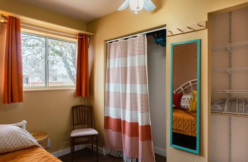 Alamogordo Cottage | Alamo Cottage - 1 Gig Internet, King Bed, Southwest decor, Fully stocked kitchen