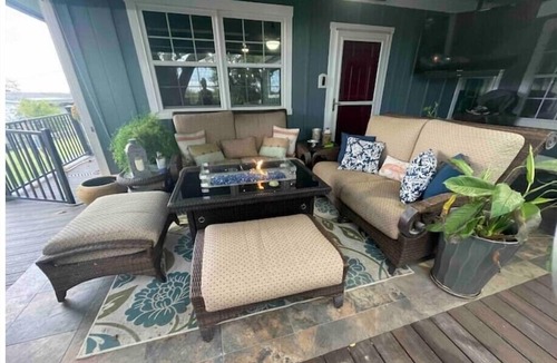 Bridgeport House | Vacay on the Lake-off of HWY 380