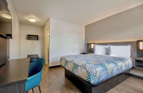 Southside Hotel | Motel 6 Santa Fe