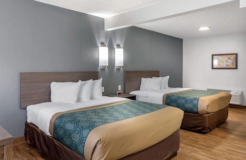 Polvadera Hotel | Econo Lodge Inn & Suites Socorro