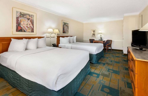 Northeast Heights Hotel | La Quinta Inn by Wyndham Albuquerque Northeast