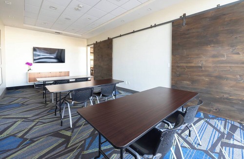 Lake Highlands Hotel | Holiday Inn Express & Suites Dallas Northeast - Arboretum by IHG