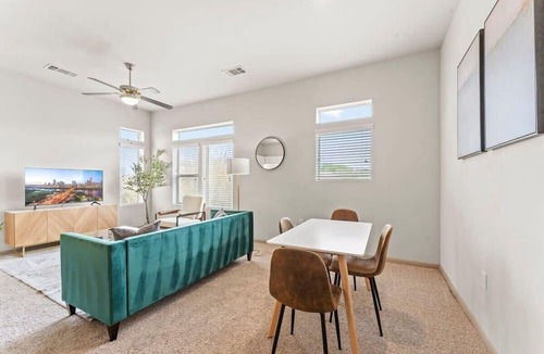 Montopolis Apartment | Elegant 2BR king suite, fast WiFi, 8 min to DT