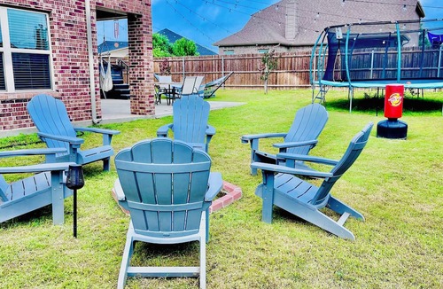 Ennis House | 5BR Family Retreat: Swim Spa, Theater & Fire Pit