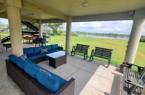 Lake Charles House | WATERFRONT Lake House w/King Beds, close to Casinos