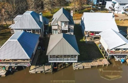 Springfield House | Beautiful 3-Story Home on the Tickfaw River close to Baton Rouge & New Orleans