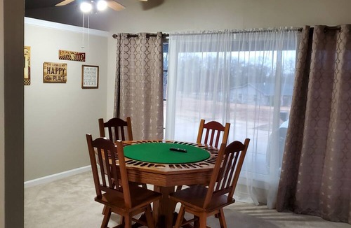 Kingston House | Spacious home with Billiard Poker Ping Pong tables,Hot Tub & More on Lake Texoma