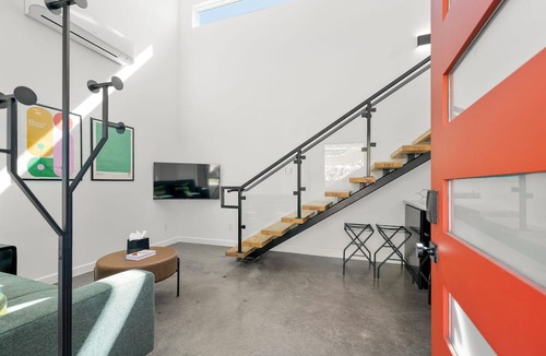 Greater East End Apartment | Bauhaus loft in the EE - 3 km from FIFA Fest