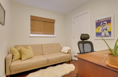 Austin House | 6 Mi to Dtwn Austin: Home w/Screened Porch & Yard