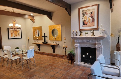 Biggs Field Condo | LUXURY CONDO NEAR SHOPS, I10, RESTAURANTS WITH 4 QUEEN BEDS GREAT VIEW.