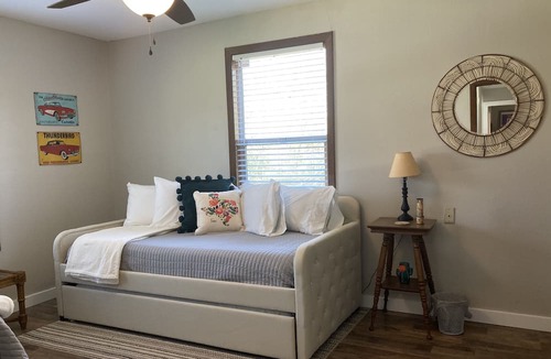 Bryan House | NEAR BRAZOS COUNTY EXPO CENTER. ENJOY FRESH AIR AND STARRY NIGHTS.