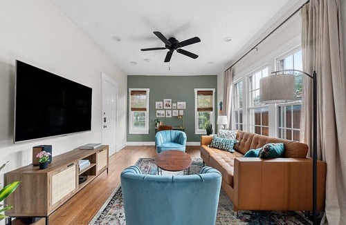 Kessler Apartment | Spacious Dallas basecamp for the whole crew — stocked for families and groups, just minutes from the action and steps from vibrant Bishop Arts District.