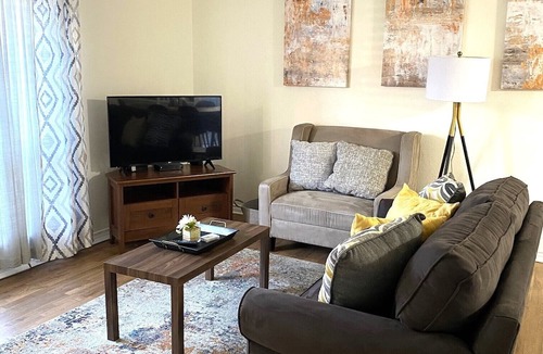 North Dallas Condo | Feel at Home at this central and spacious 1 bedroom condo