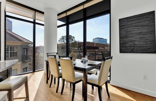 Uptown Apartment | Uptown Dallas 3BR | Rooftop, Pool, Gym & Parking