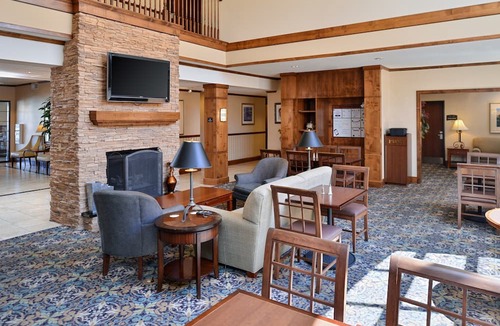 Northeast Heights Apartment | 2 Bedroom | Equipped Suite | Pool + Hot Tub Access