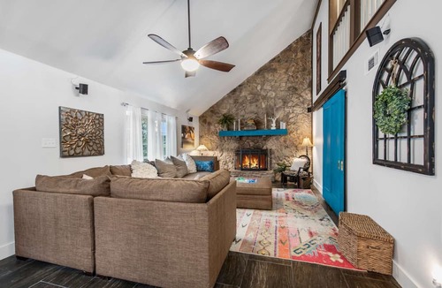 Whitney House | The Blue Magnolia Lodge: Luxury Retreat on Lake Whitney with Hot Tub, Fire Pit, and Private Cove!