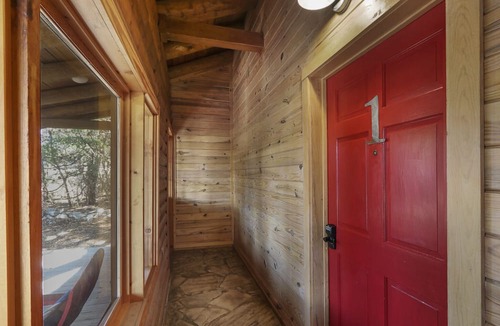 Wimberley Hotel | Resort Suite Across the Street from Market Days - Sleeps 4!