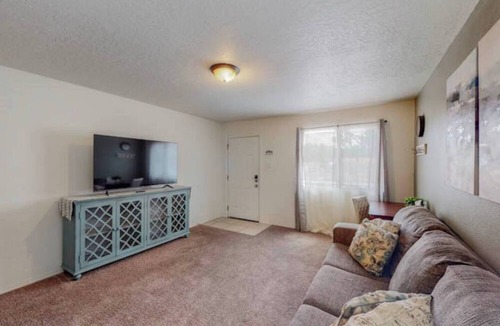 West Old Town Apartment | Hazel Orchid, Near Old Town
