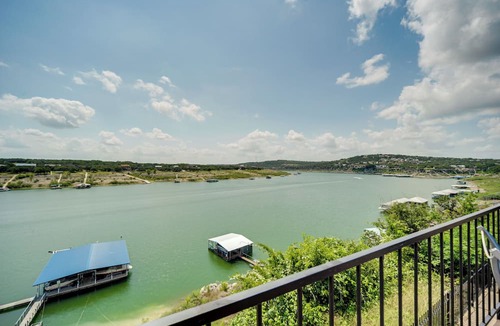 Briarcliff Condo | The South Shore of Lake Travis: Spicewood Condo